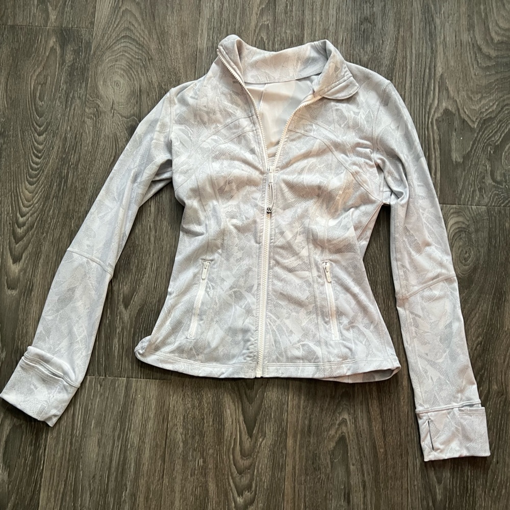 obo, there is a little stain that you can only see on the inside, barely worn